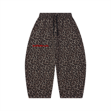 Cargar imagen en el visor de la galería, Unisex Leopard Barrel Leg Sweatpants
