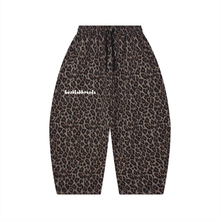 Cargar imagen en el visor de la galería, Hustle Leopard Barrel Leg Sweatpants
