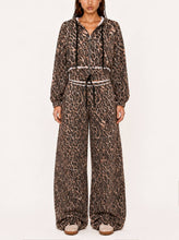 Cargar imagen en el visor de la galería, Pretty Spotty Hoodie
