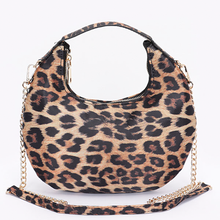 Cargar imagen en el visor de la galería, Pretty Exotic Handbag
